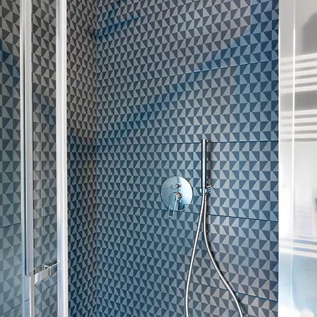 דירה Bilocale Blu Con Terrazzo 5 Minuti Dalla Stazione *